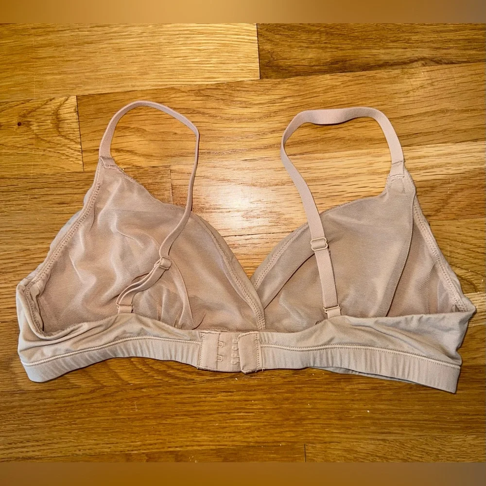 SKIMS Tan Intimates Seamless Bras - Picture 4 of 5